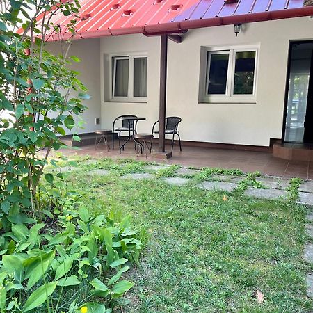 Sosnowy Apartament Józefów Kültér fotó