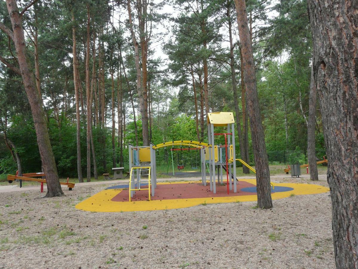 Sosnowy Apartament Józefów Kültér fotó